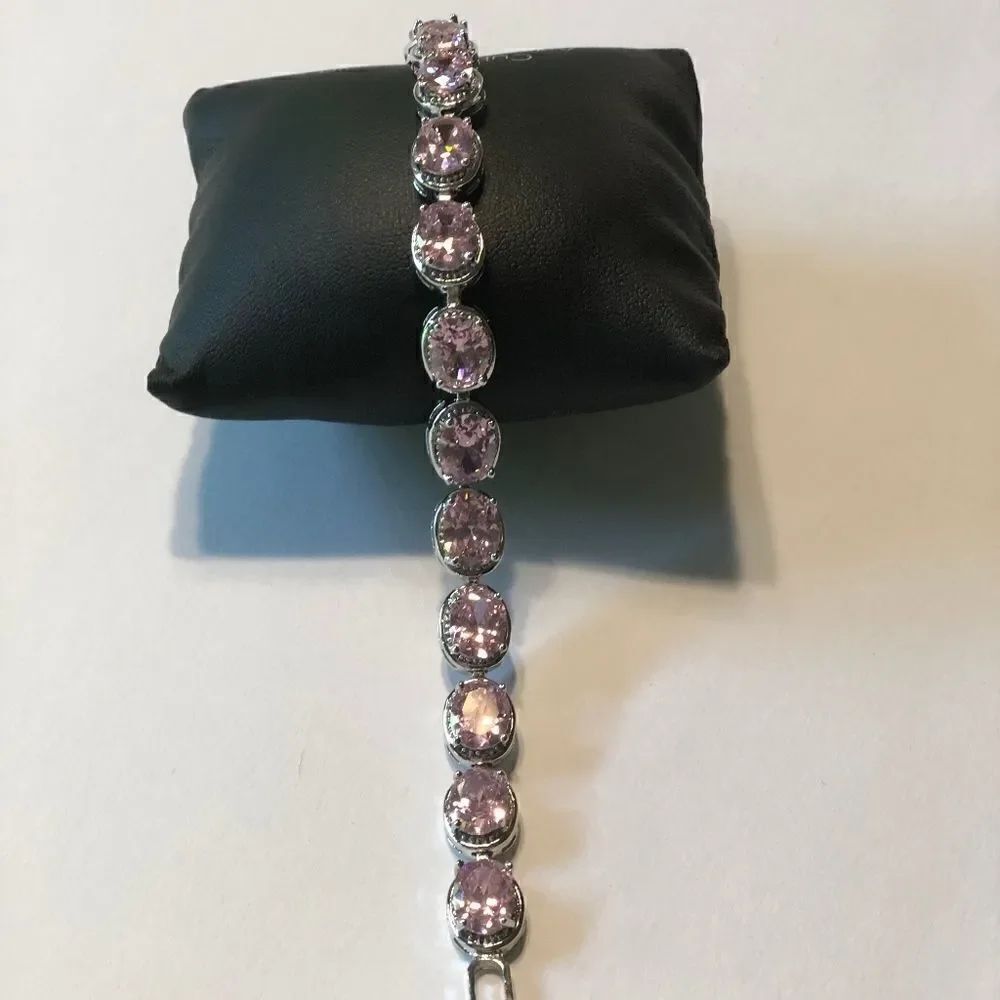 Pinkโcrystalย fashion braceletโ